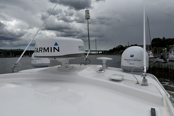 2016 Pursuit 36
