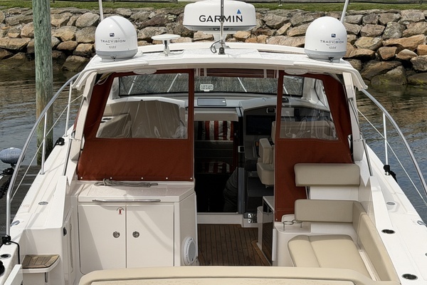2016 Pursuit 36