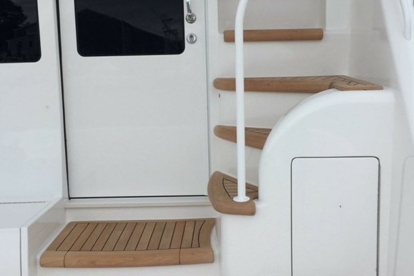 UNO MAS 58ft Viking Yacht For Sale