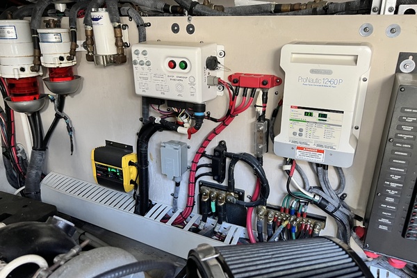 V Drives W Yacht Controller 51ft Sea Ray Yacht For Sale
