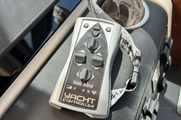 V Drives W Yacht Controller 51ft Sea Ray Yacht For Sale
