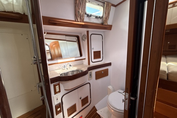 Passport 456 CC Yacht For Sale