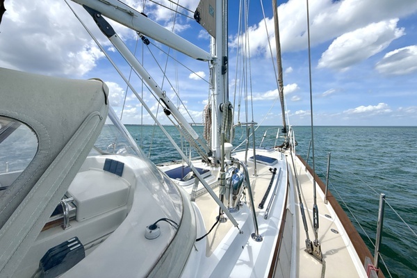 Passport 456 CC Yacht For Sale