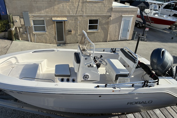18ft Robalo Yacht For Sale