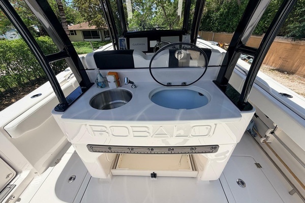 2022 Robalo 30