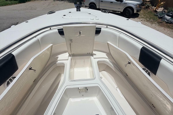 2022 Robalo 30
