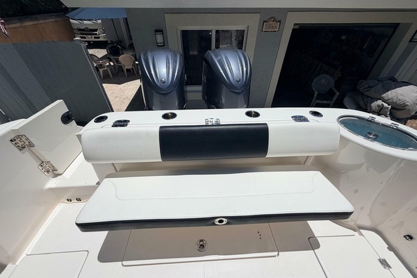2022 Robalo 30