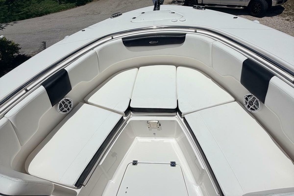 2022 Robalo 30