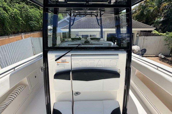 30ft Robalo Yacht For Sale