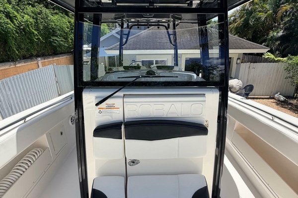 2022 Robalo 30