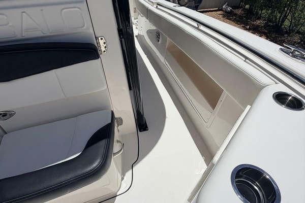 2022 Robalo 30