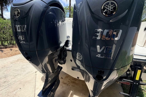 2022 Robalo 30