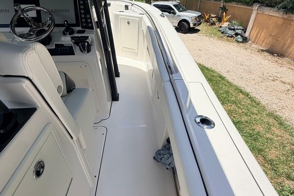 2022 Robalo 30