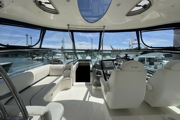 2006 Cruisers Yachts 52