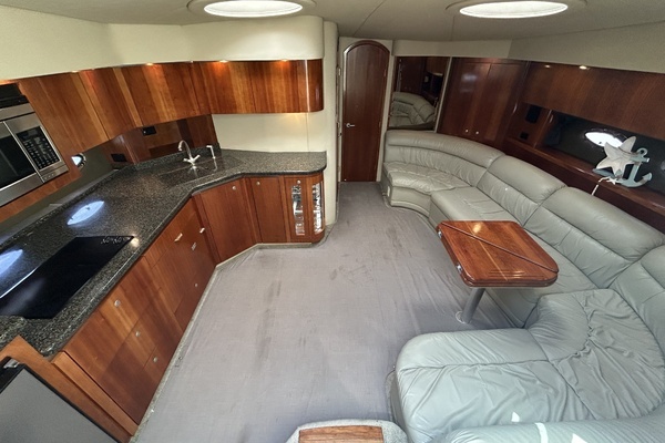 2006 Cruisers Yachts 52