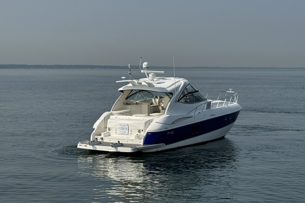 Photo of the 2006 Cruisers Yachts 520 Express
