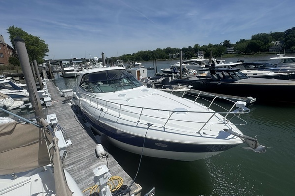 2006 Cruisers Yachts 52