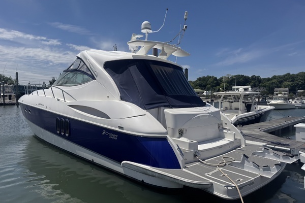 2006 Cruisers Yachts 52
