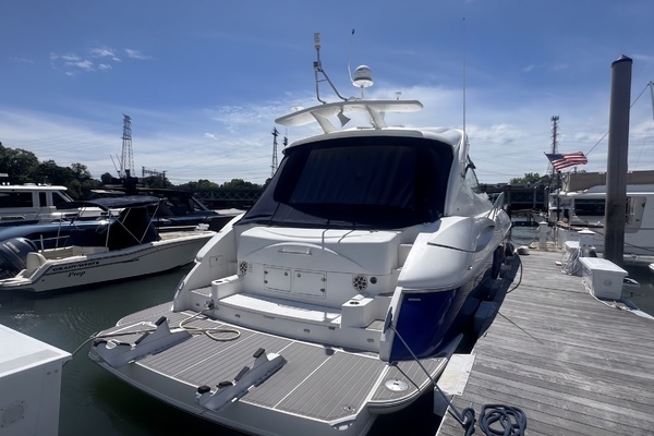 2006 Cruisers Yachts 52