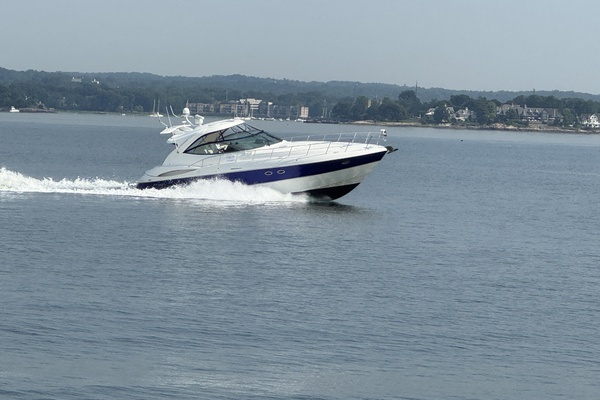 Photo of the 2006 Cruisers Yachts 520 Express
