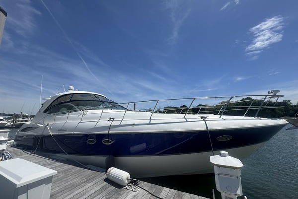 2006 Cruisers Yachts 52