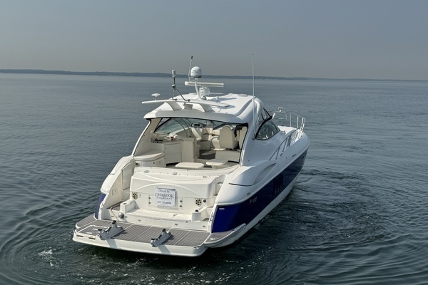 Photo of the 2006 Cruisers Yachts 520 Express