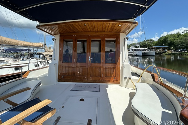 43' Menorquin aftdeck forward