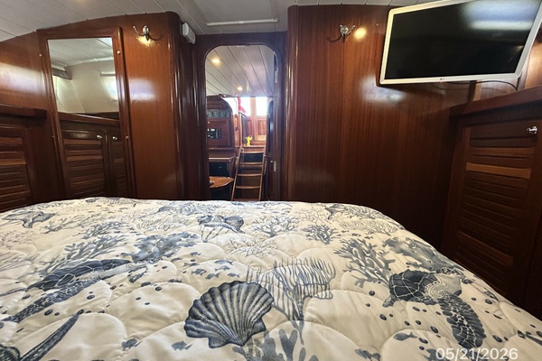 43' Menorquin master stateroom aft