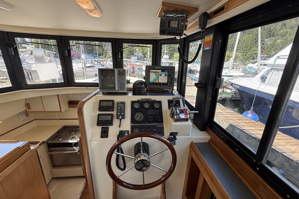 31ft Camano Yacht For Sale