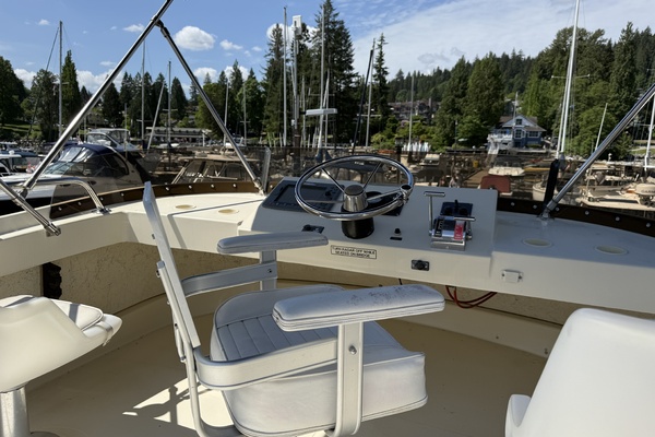 31ft Camano Yacht For Sale