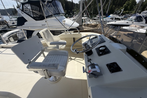 31ft Camano Yacht For Sale