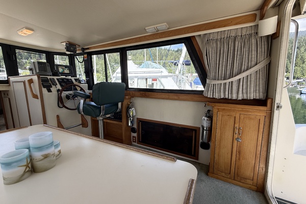 31ft Camano Yacht For Sale