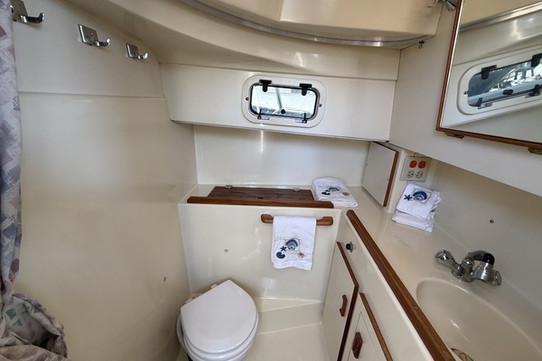 31ft Camano Yacht For Sale