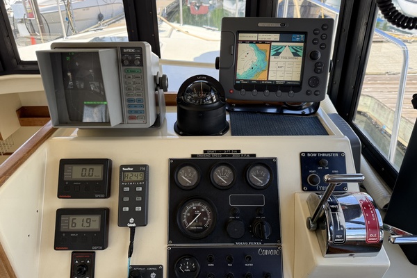 31ft Camano Yacht For Sale