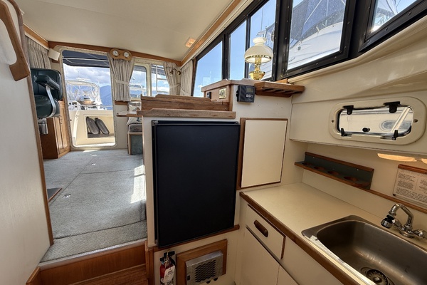 31ft Camano Yacht For Sale
