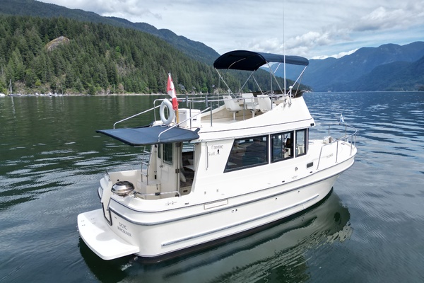 31ft Camano Yacht For Sale