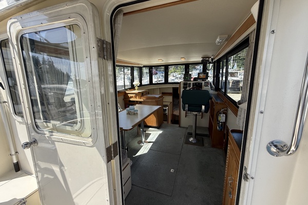 31ft Camano Yacht For Sale