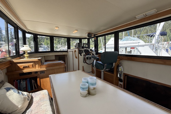 31ft Camano Yacht For Sale