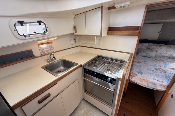 31ft Camano Yacht For Sale