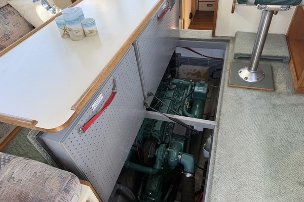 31ft Camano Yacht For Sale