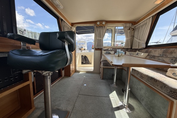 31ft Camano Yacht For Sale
