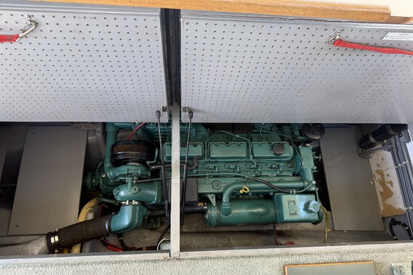 31ft Camano Yacht For Sale