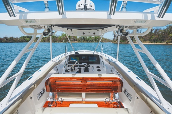 2017 Pursuit 28