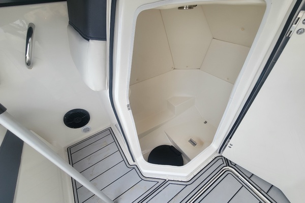 22ft Bayliner Yacht For Sale