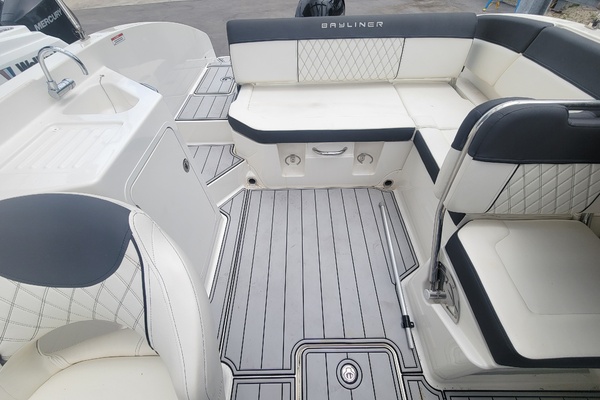 22ft Bayliner Yacht For Sale