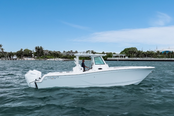 34ft Caymas Yacht For Sale