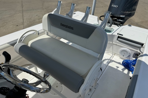 24ft Everglades Yacht For Sale
