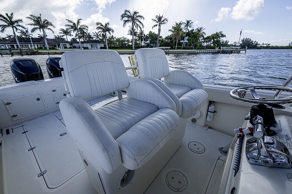 34ft Pursuit Yacht For Sale