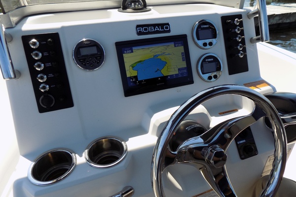 18ft Robalo Yacht For Sale