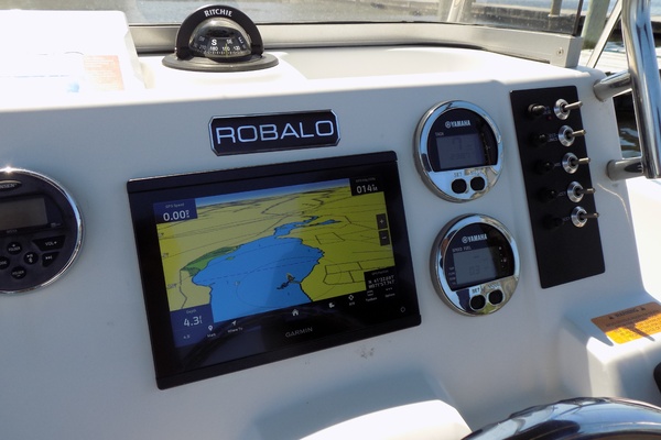 18ft Robalo Yacht For Sale